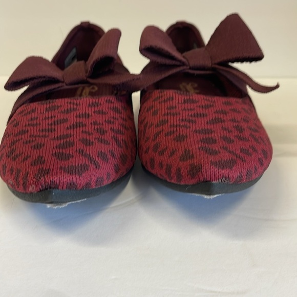 Skechers Memory Foam Burgandy Leopard Print Bow Flats - Picture 7 of 10